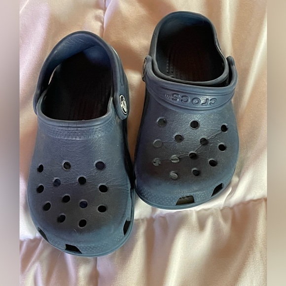 Crocs for kids! Preowned! Size 10-11 children’s! Blue - Picture 5 of 5
